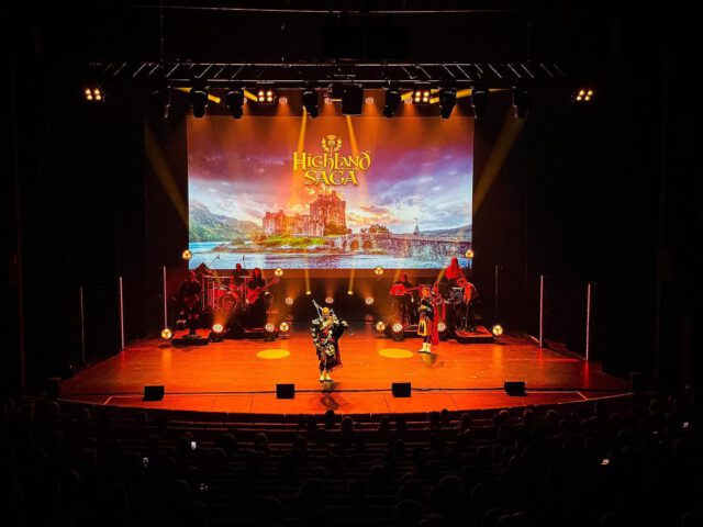 @highlandsaga.official | Highland Saga Tour 2022
Design & Programming: @johanneslaugwitz
Operator: @dennisbaumannlighting
📷 @dennisedge
#dennisbaumannlighting #highlandsaga #kaisershowtechnik @kaisershowtechnik #lightingdesign #ma2 @ma_lighting_international #dailybeams #brightnessblog @brightnessblog